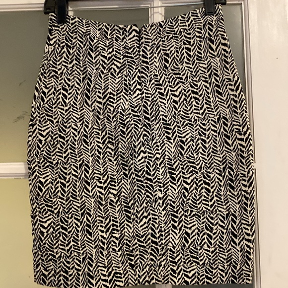 Express Banded High waisted mini skirt - Picture 2 of 3